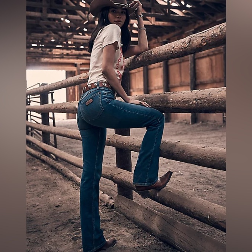 Wrangler NWT RETRO MAE bootcut